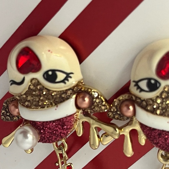 BETSEY JOHNSON Authentic Winking Reindeer Shepherd Hook Earrings Gold Tone NEW - Picture 11 of 11